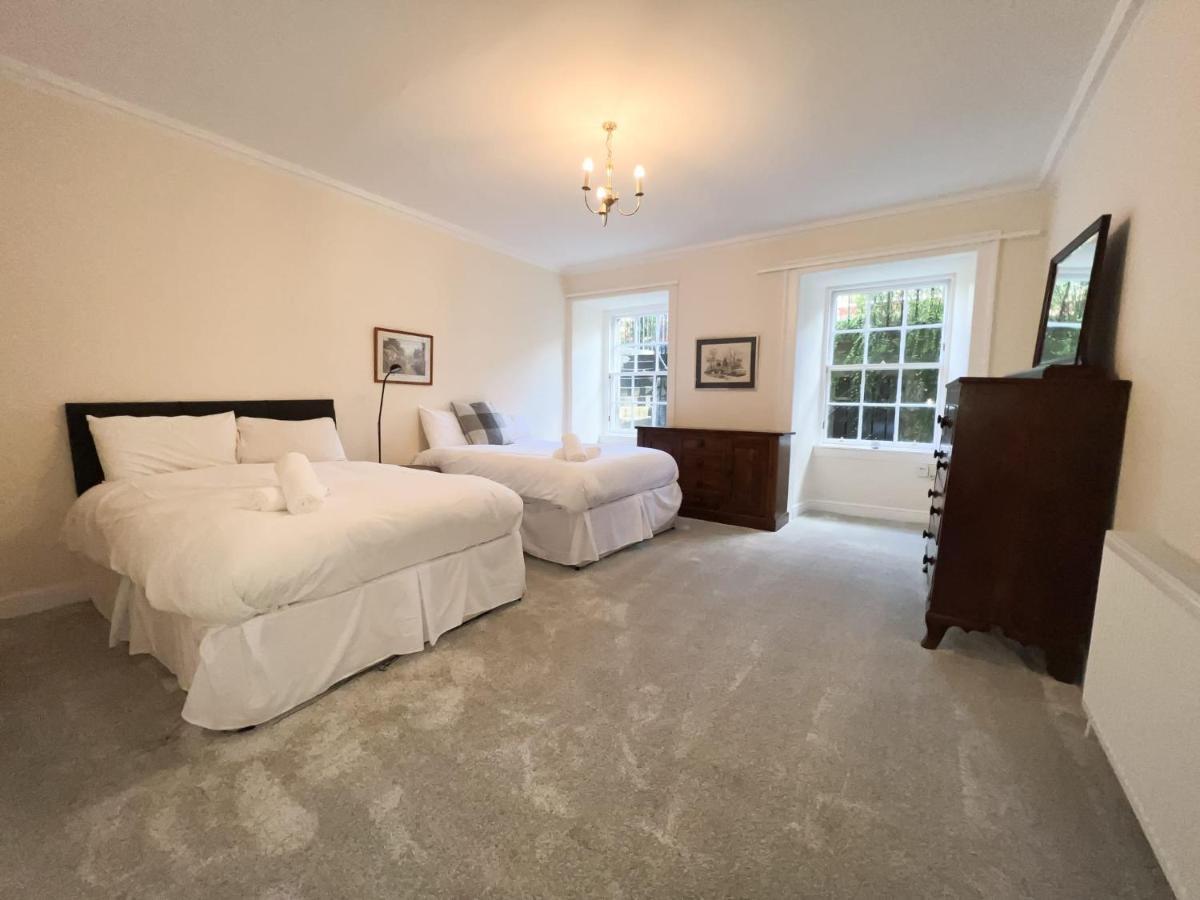 Spacious Flat Sleeps 8 Near Princes Street Εδιμβούργο Εξωτερικό φωτογραφία
