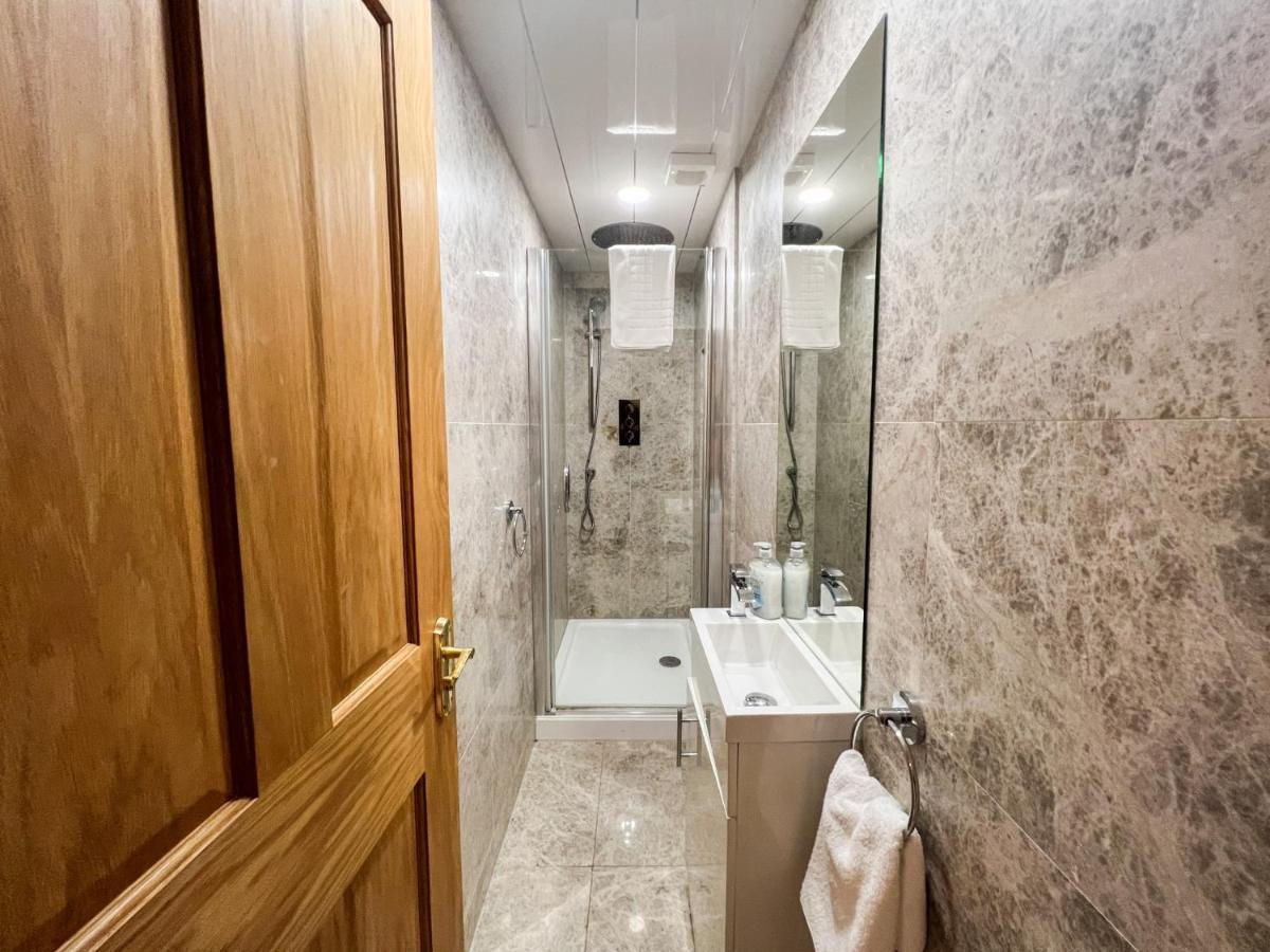 Spacious Flat Sleeps 8 Near Princes Street Εδιμβούργο Εξωτερικό φωτογραφία