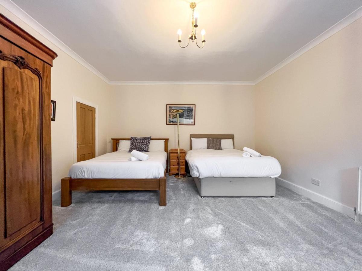 Spacious Flat Sleeps 8 Near Princes Street Εδιμβούργο Εξωτερικό φωτογραφία
